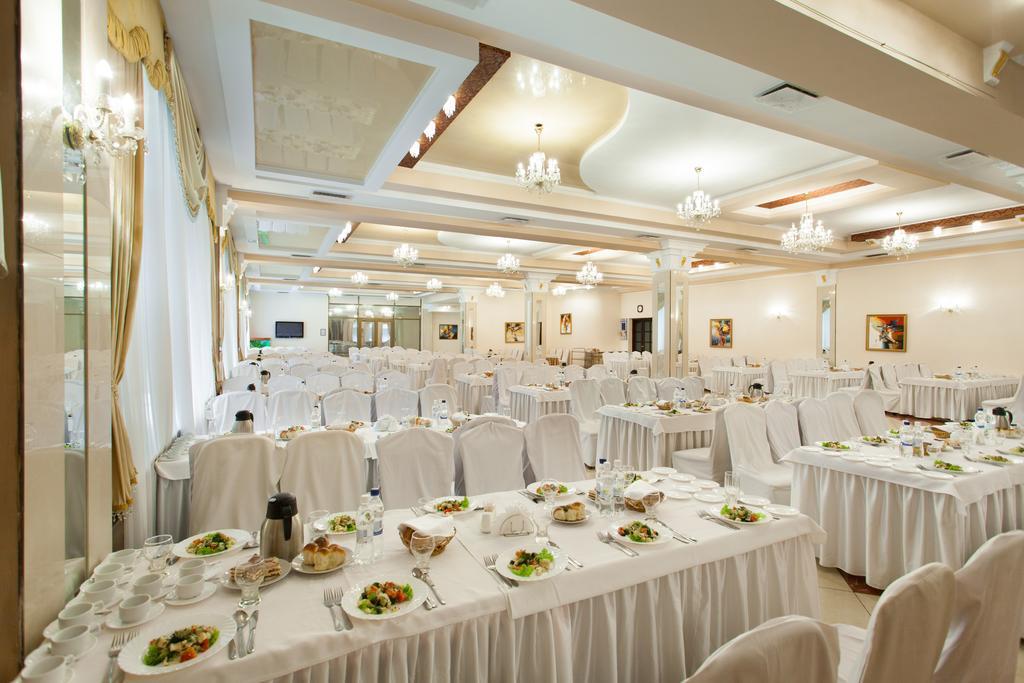 Conference Hotel Suputnyk Lviv Exterior photo