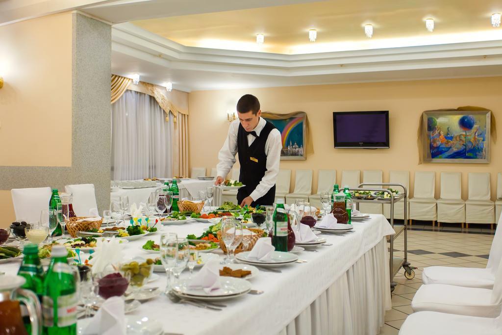 Conference Hotel Suputnyk Lviv Exterior photo